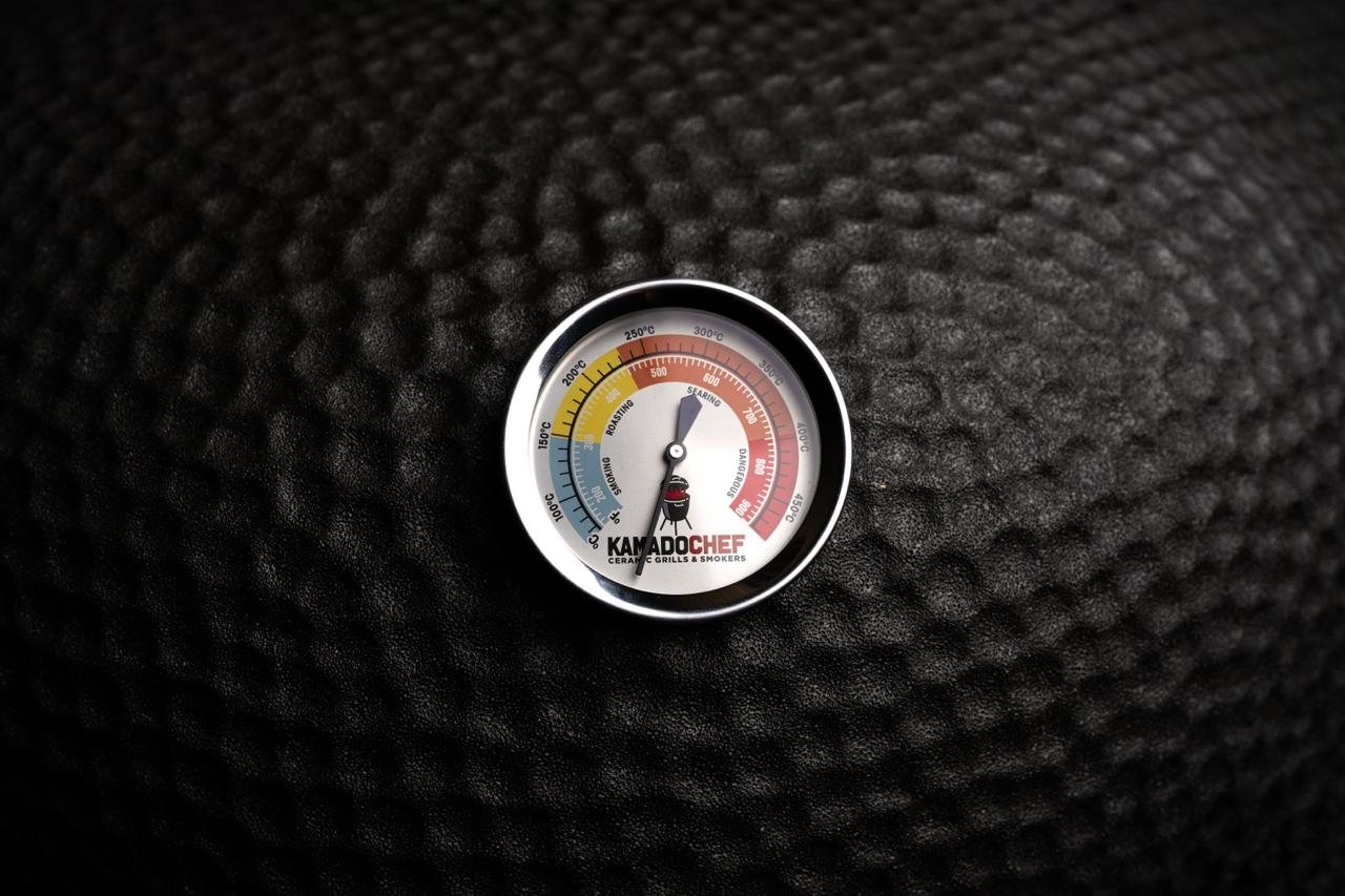 Kamado Chef 19 Premium in use